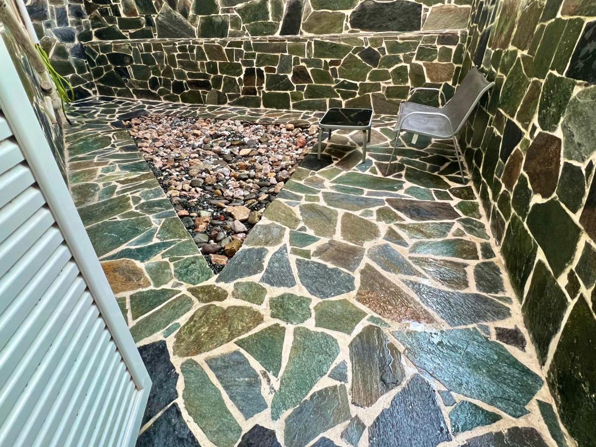 Beautiful With Private Yard Апартаменты